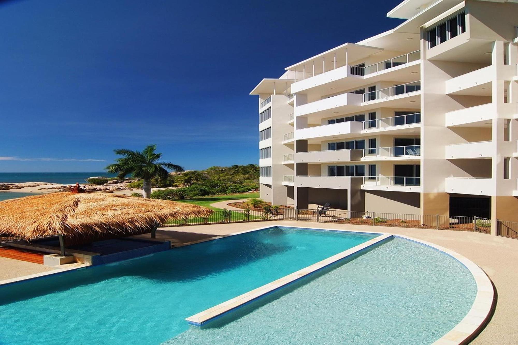 Coral Cove Apartments - Absolute Beachfront Resort Bowen Exterior foto