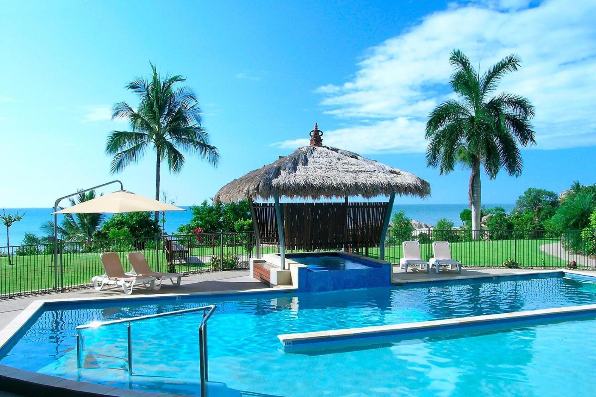 Coral Cove Apartments - Absolute Beachfront Resort Bowen Exterior foto