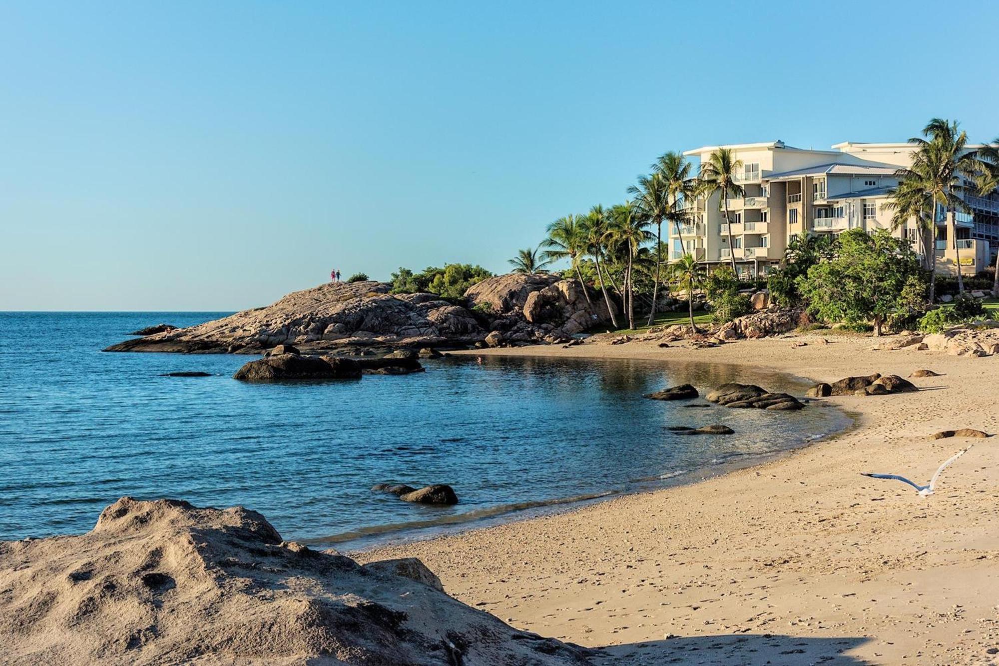 Coral Cove Apartments - Absolute Beachfront Resort Bowen Exterior foto
