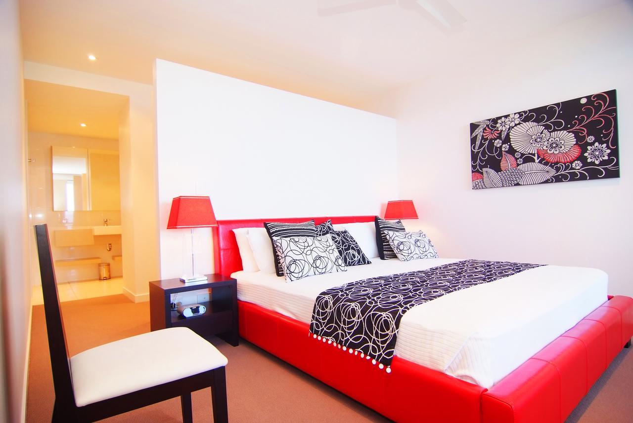 Coral Cove Apartments - Absolute Beachfront Resort Bowen Exterior foto